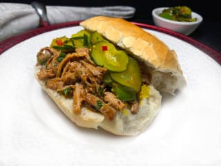 Imagem ilustrativa da receita SANDUÍCHE DE FILEZINHO SUÍNO COM RELISH DE PEPINO