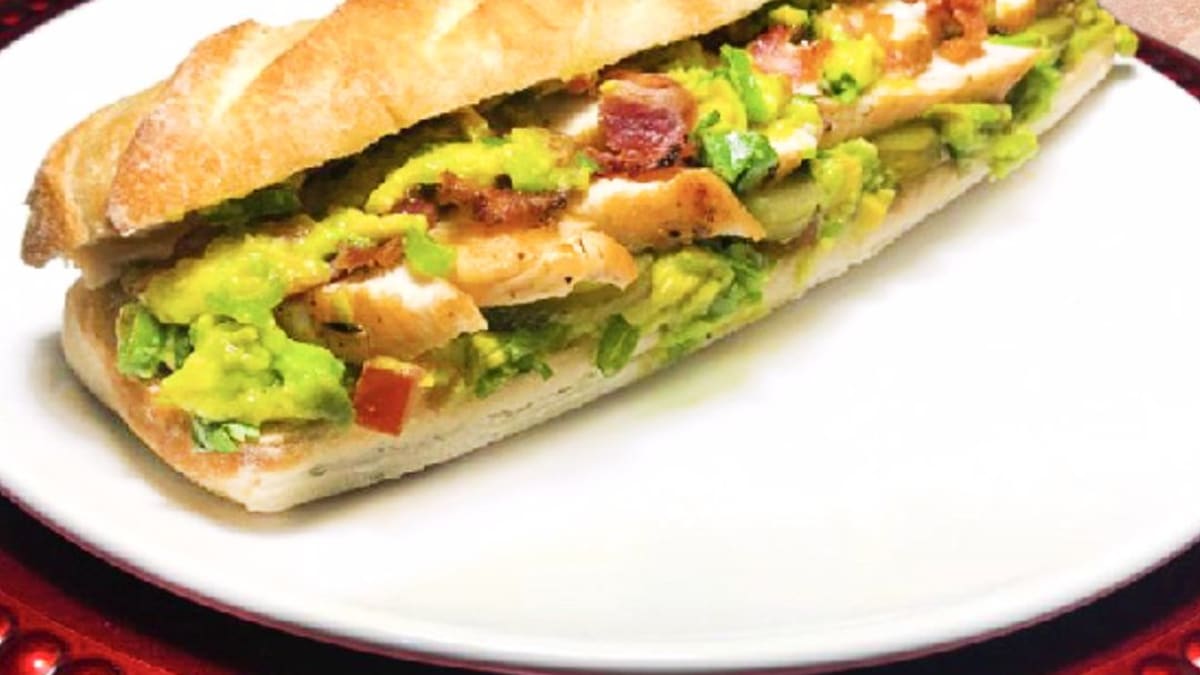 Imagem ilustrativa da receita SANDUÍCHE MEXICANO DE FRANGO COM GUACAMOLE