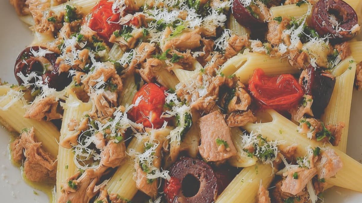 Imagem ilustrativa da receita PENNE AO MOLHO DE ATUM COM TOQUE SICILIANO