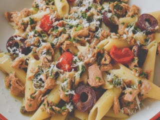 Imagem ilustrativa da receita PENNE AO MOLHO DE ATUM COM TOQUE SICILIANO