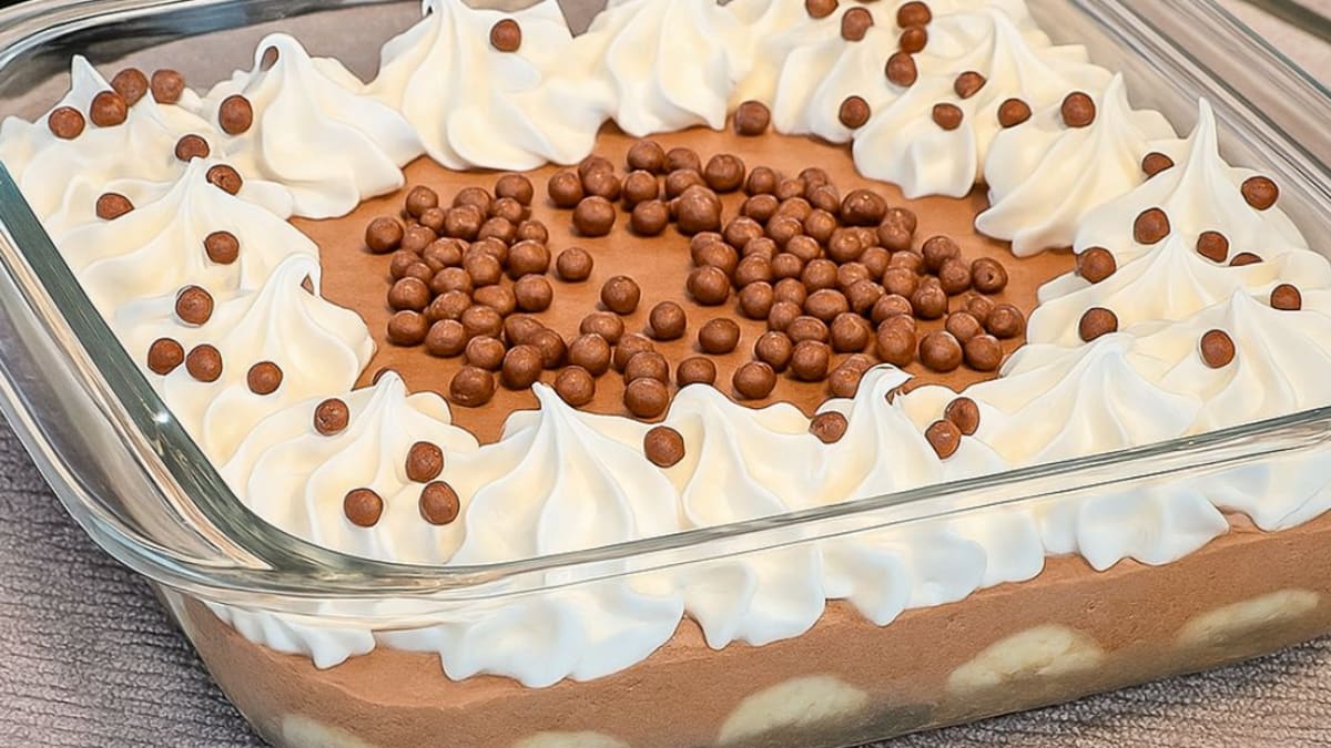 Imagem ilustrativa da receita TORTA GELADA DE BANANA, CHOCOLATE E MERENGUE