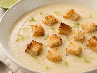 Imagem ilustrativa da receita SOPA CREMOSA DE BATATA E BATATA-DOCE COM QUEIJO
