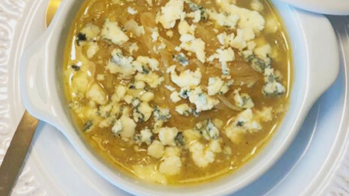 Imagem ilustrativa da receita SOPA DE CEBOLA COM QUEIJO GORGONZOLA LOW CARB