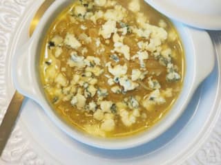 Imagem ilustrativa da receita SOPA DE CEBOLA COM QUEIJO GORGONZOLA LOW CARB