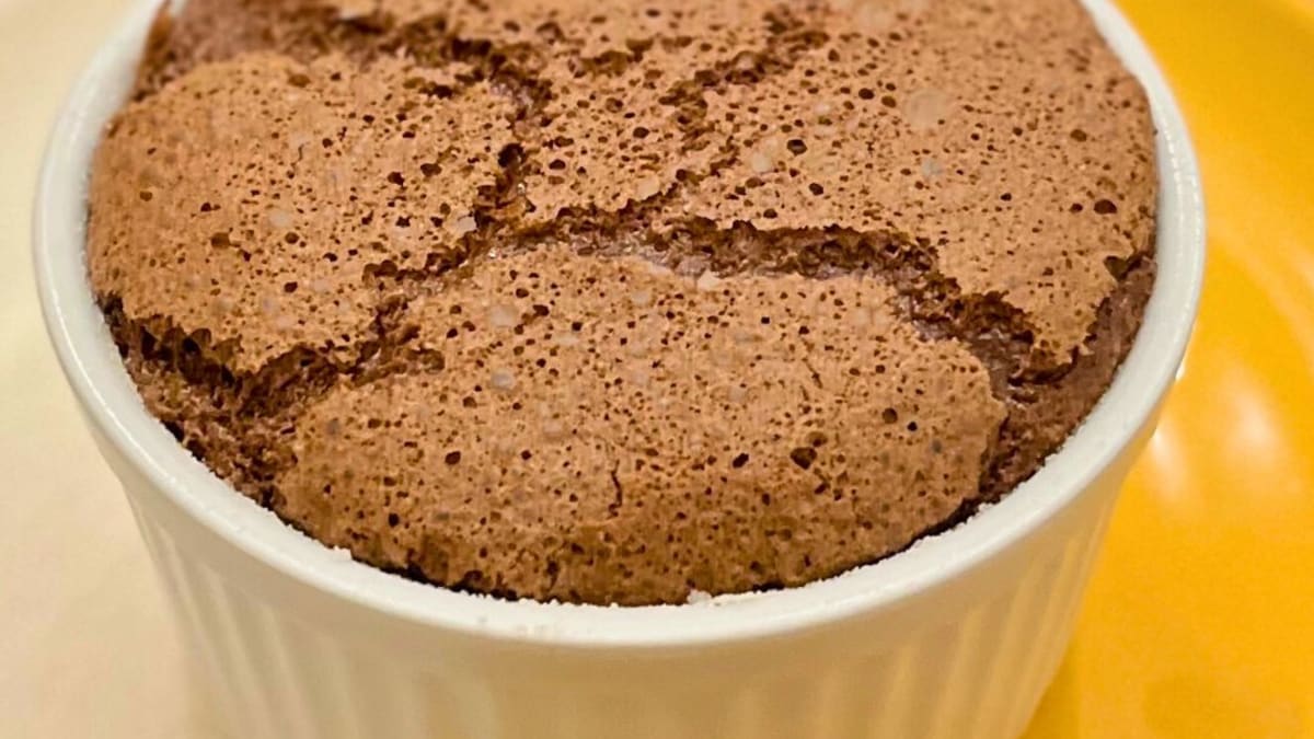Imagem ilustrativa da receita SUFLÊ DE CHOCOLATE FÁCIL 3 INGREDIENTES