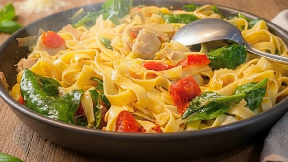 Imagem ilustrativa da receita TALHARIM COM ALCACHOFRA, TOMATINHOS E ESPINAFRE